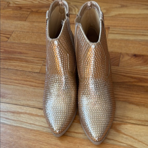 Studded Tan Ankle Boots NWT in Box - Picture 2 of 7